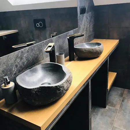 シャレー Cztery Pory Roku Łapsze Niżne